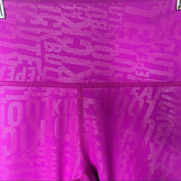 FABLETICS Kick Butt Fiesta Define High-Waisted 7/8 Barbiecore Legging - Picture 7 of 15